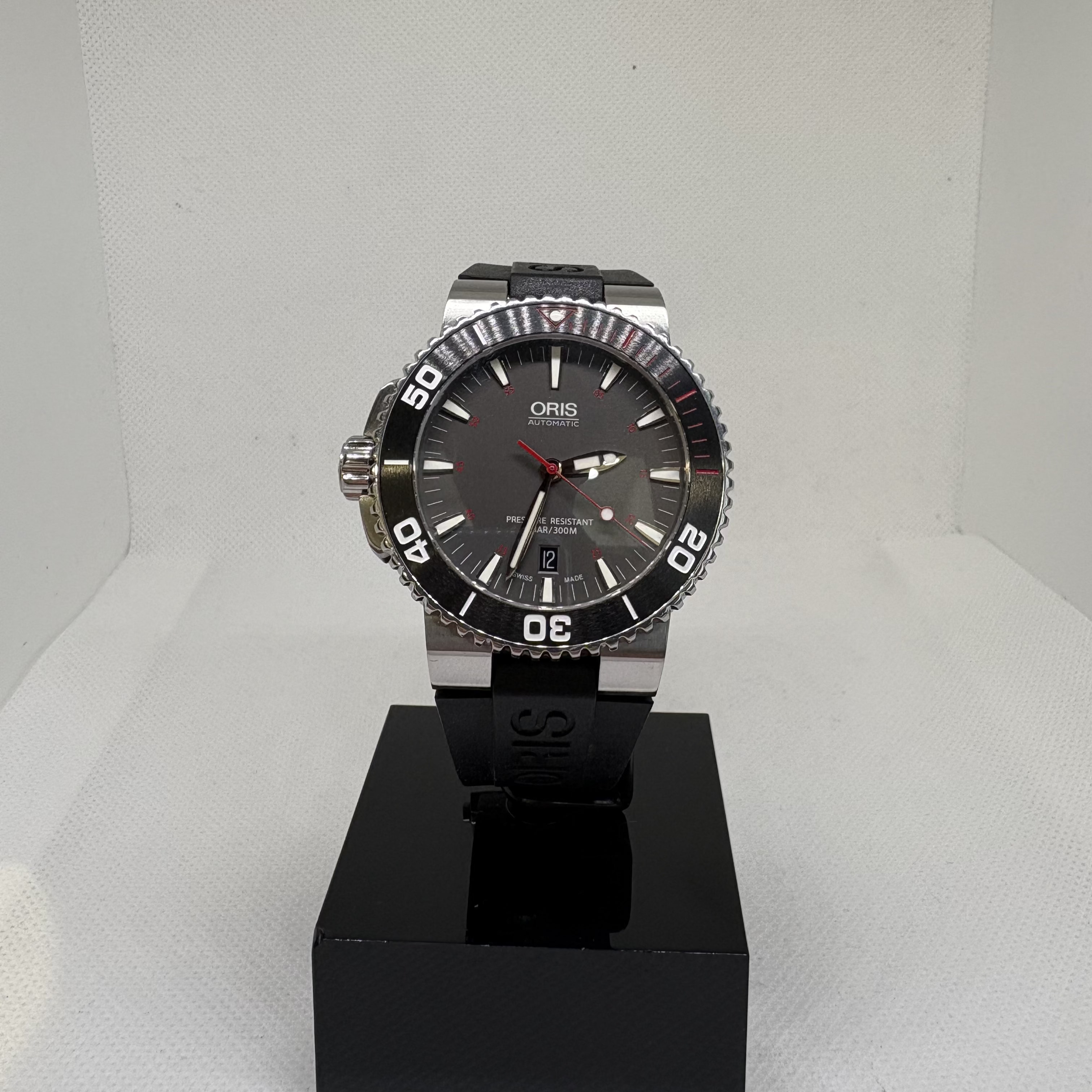 Oris Aquis Date Red Limited Edition Oris