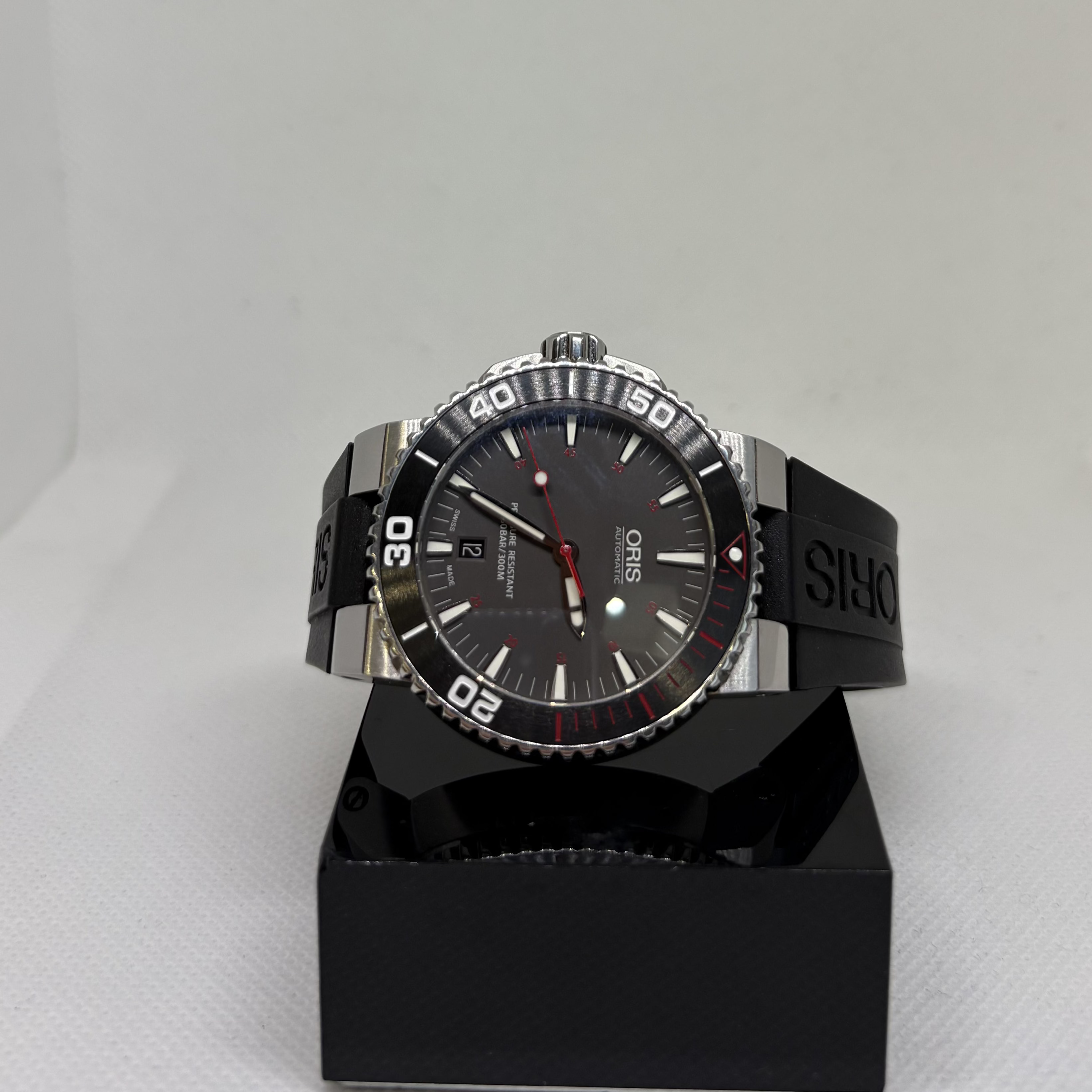 Oris Aquis Date Red Limited Edition Oris